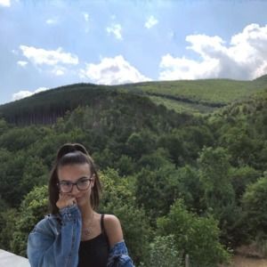 Meet your Posher, Cassandra